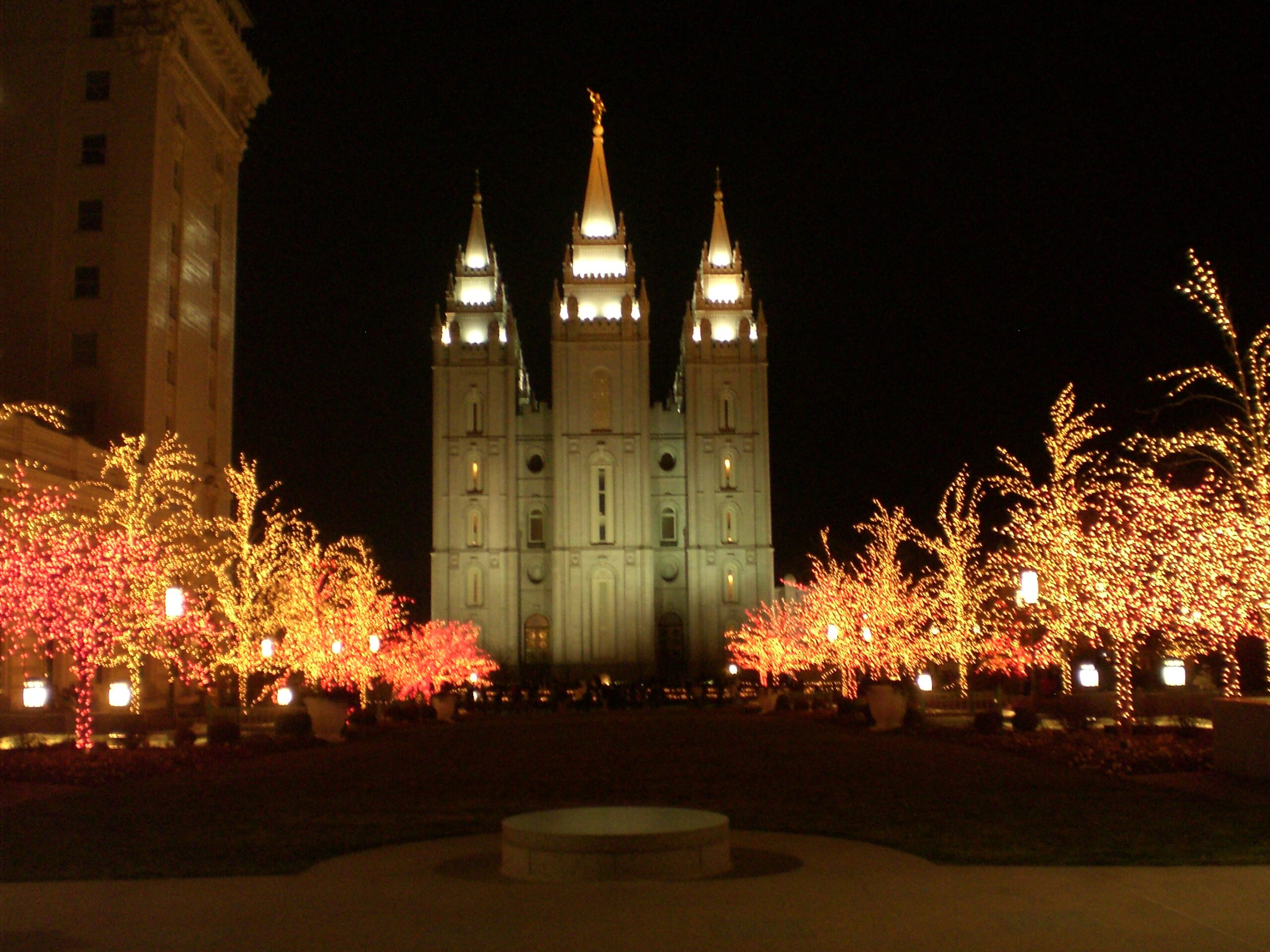 Read more about the article Temple Square Christmas Lights in Salt Lake City, Utah