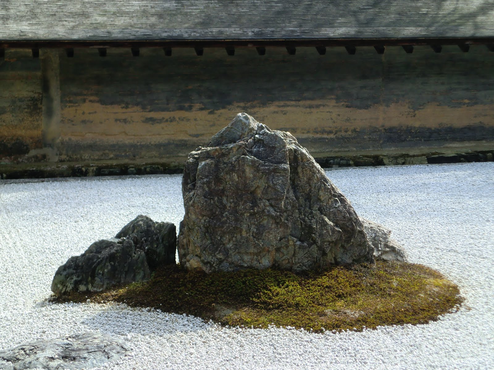 You are currently viewing Japan’s Most Famous Rock Garden at Ryoan-ji Temple in Kyoto, Japan