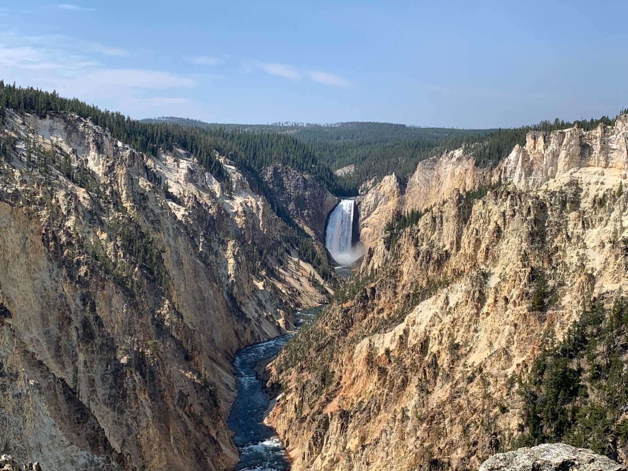 Read more about the article Yellowstone National Park: Grand Canyon of the Yellowstone, Mammoth Hot Springs & Lamar Valley