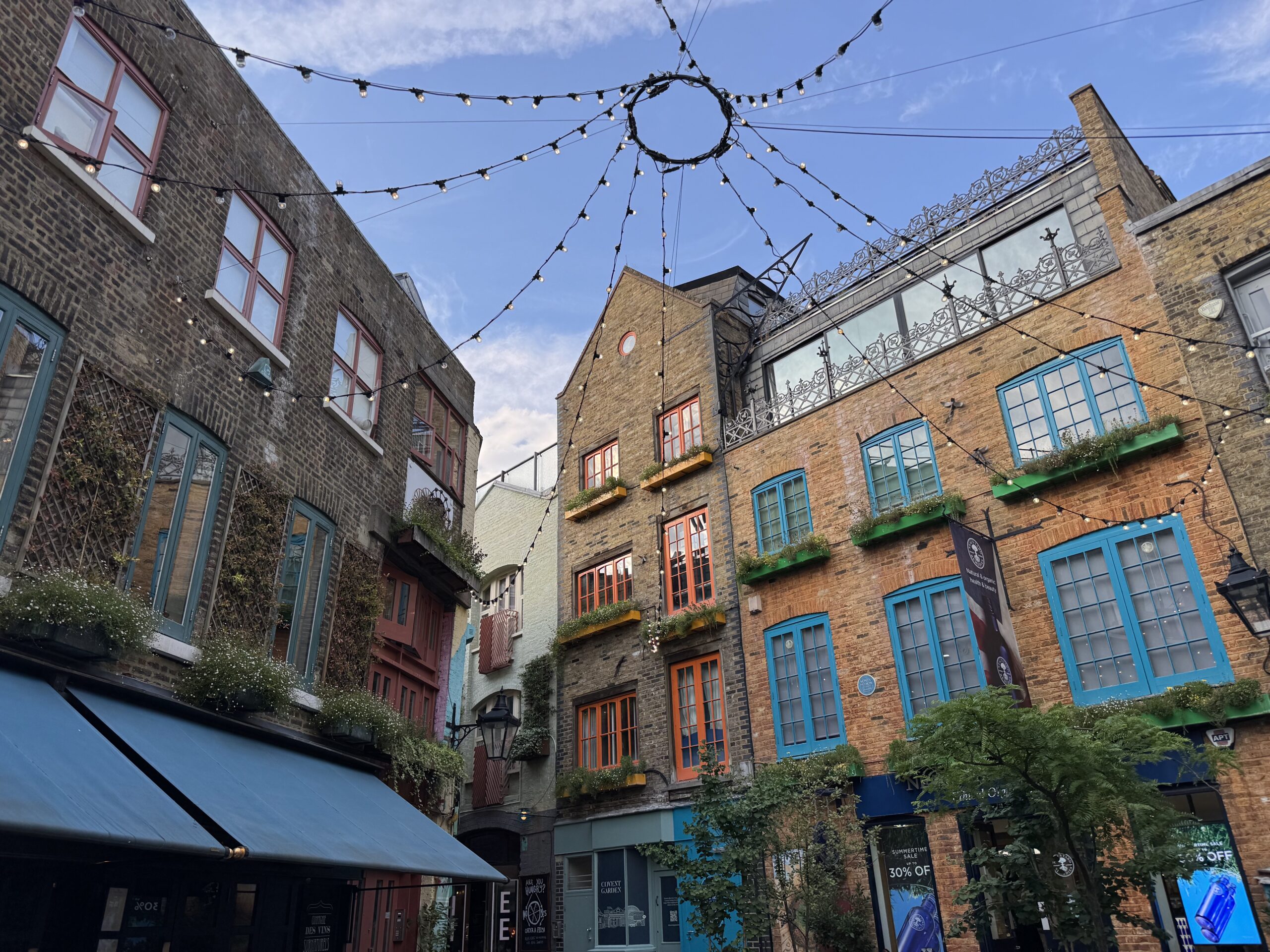 Read more about the article Neal’s Yard & Goodwin’s Court in Covent Garden, London, UK