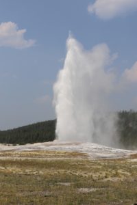 Read more about the article Old Faithful Geyser & Inn, Yellowstone National Park