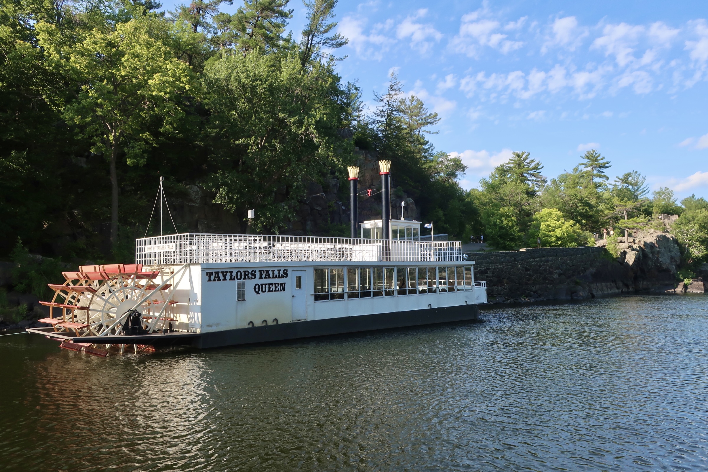Read more about the article Taylors Falls Paddlewheel Riverboat Tours, Minnesota
