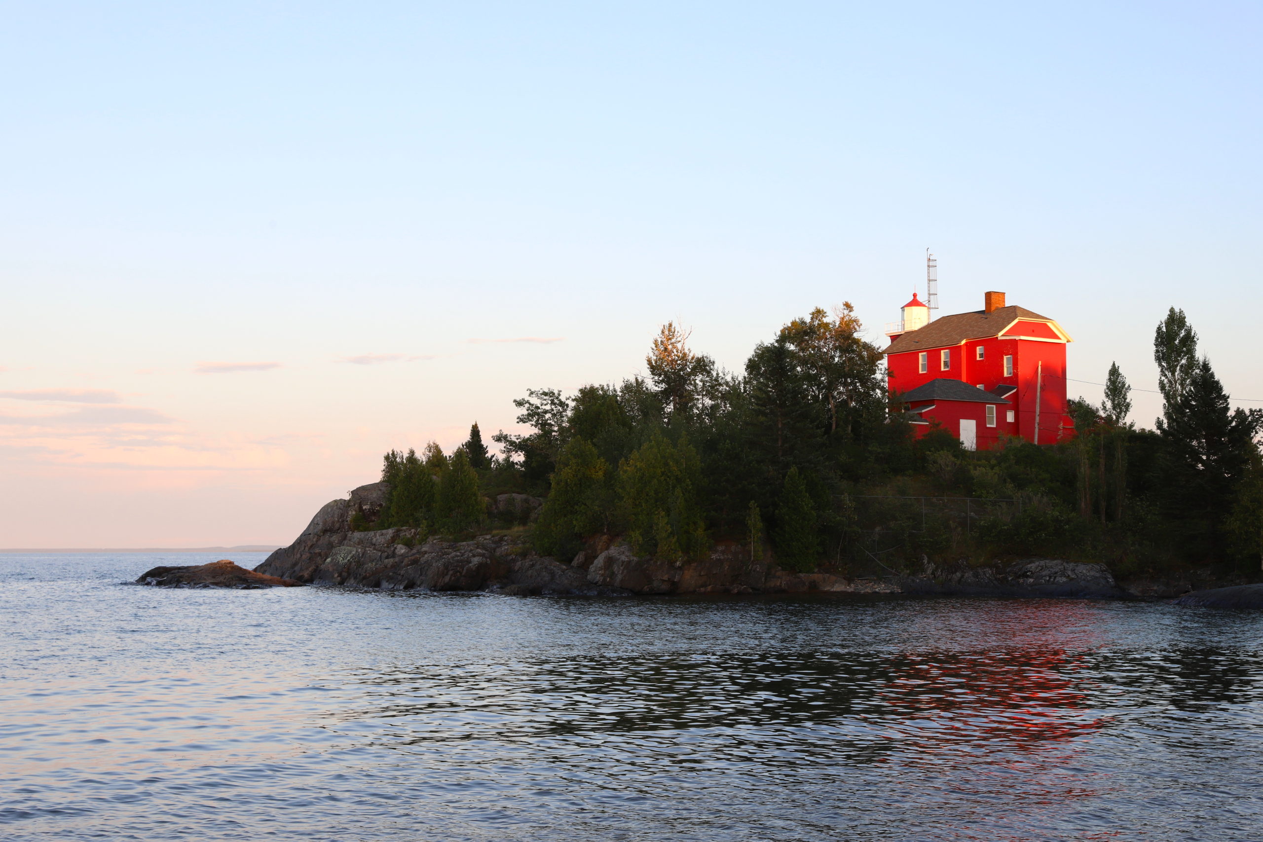 You are currently viewing Marquette Harbor Lighthouse & Sunset Point, Michigan