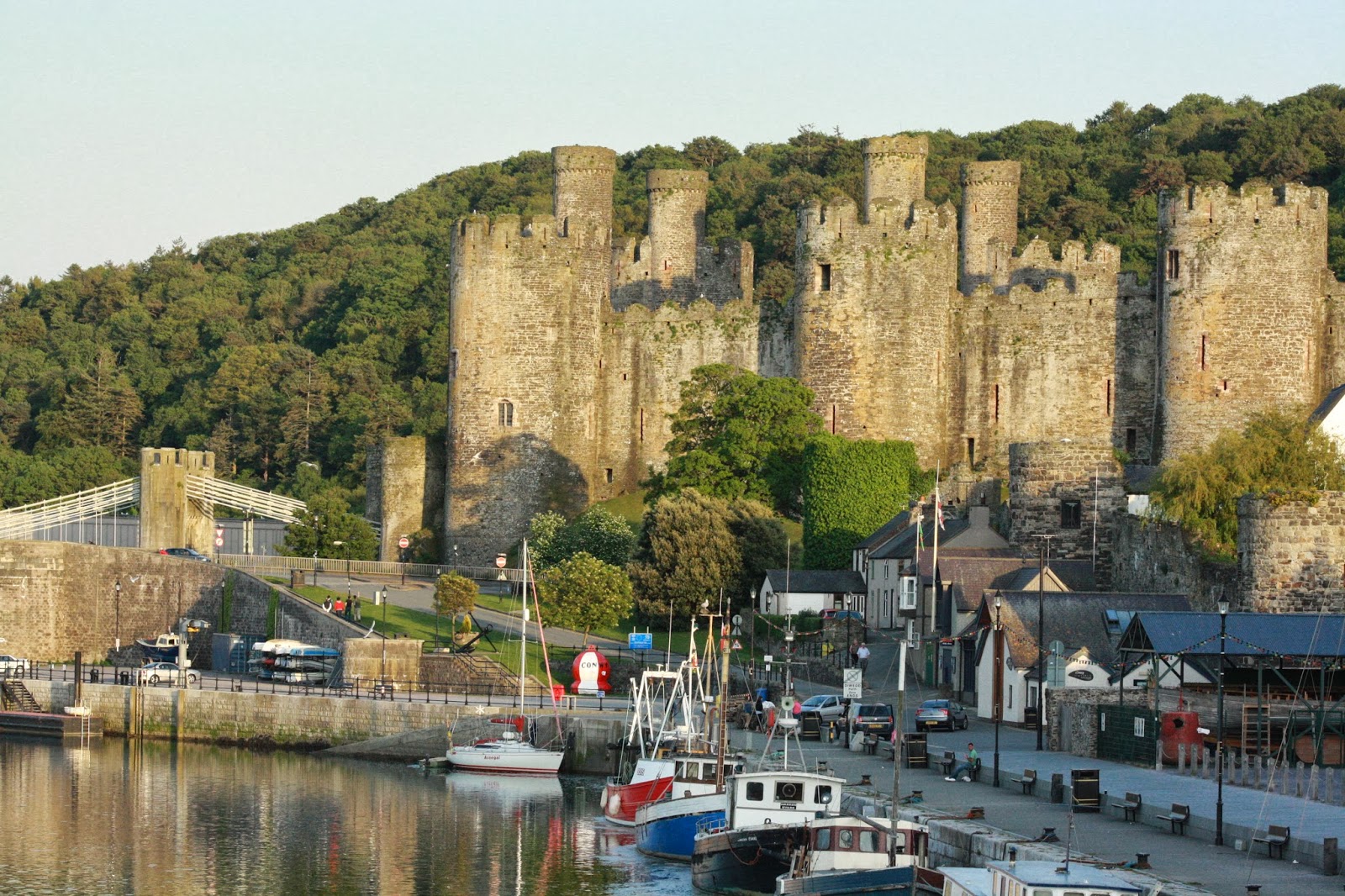 Read more about the article Hiking Town Walls in Conwy, Wales