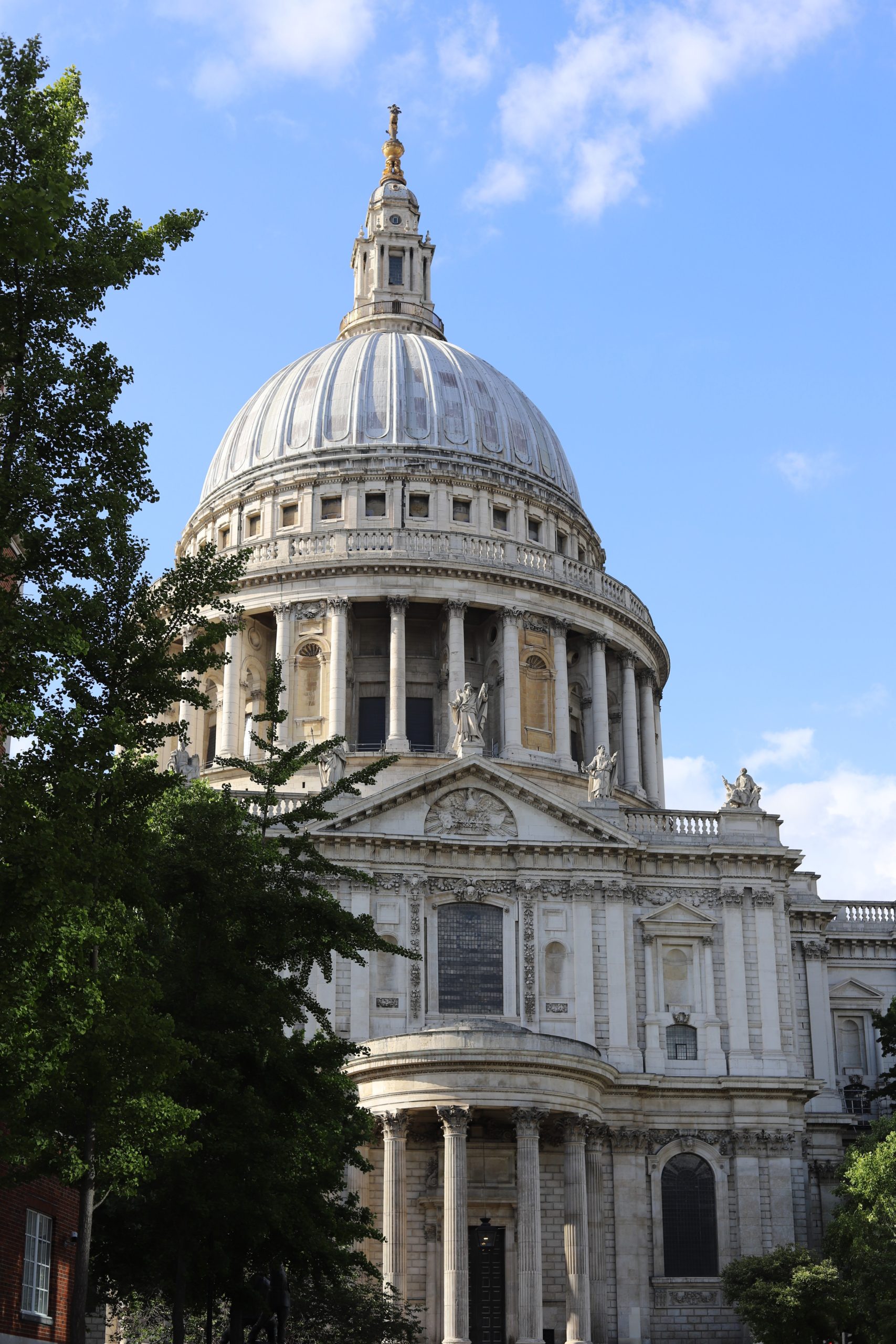 You are currently viewing Summer in England: Leadenhall Market, St. Paul’s Cathedral & River Bus on the Thames in London