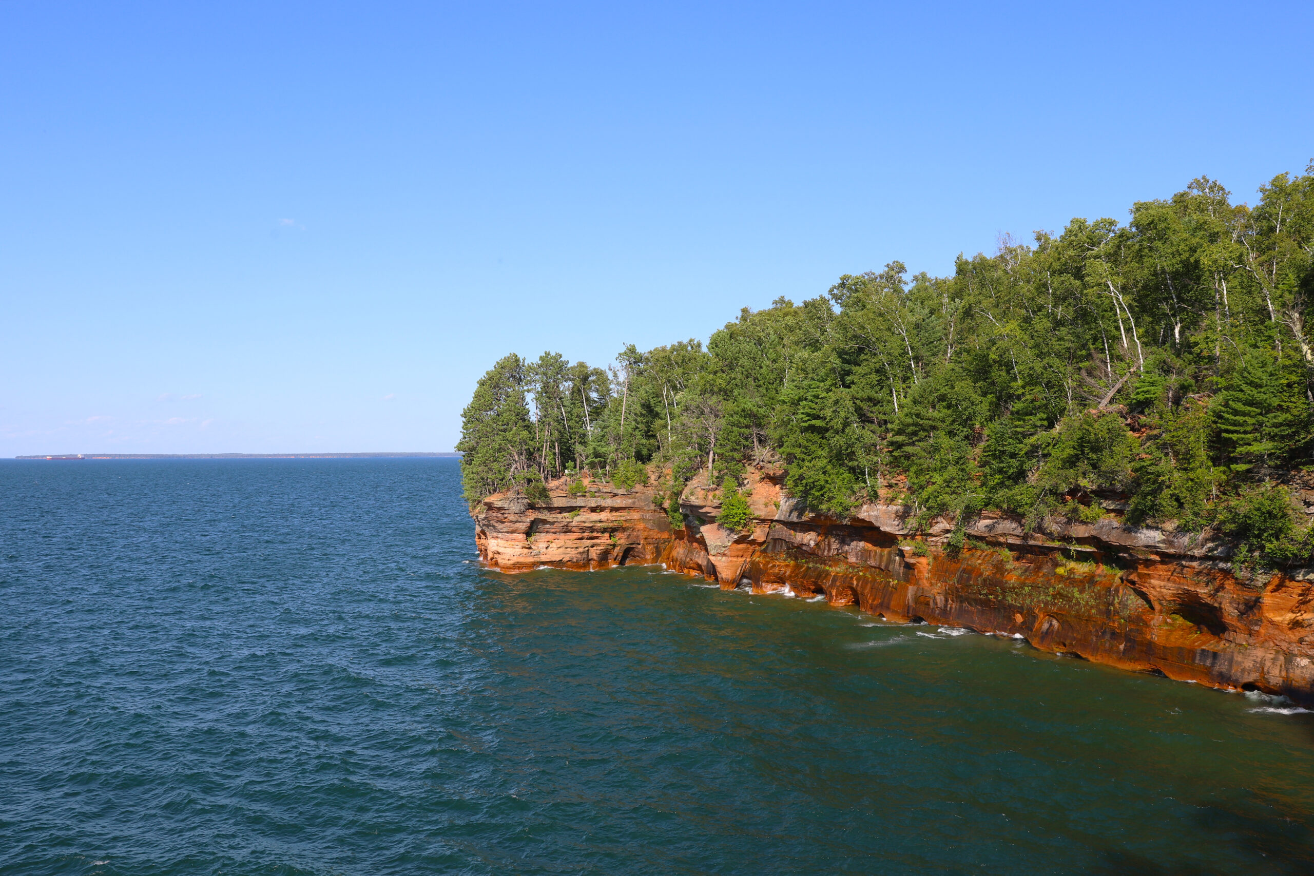 Read more about the article Hiking the Apostle Islands, Wisconsin: Meyers Beach Sea Caves Trail