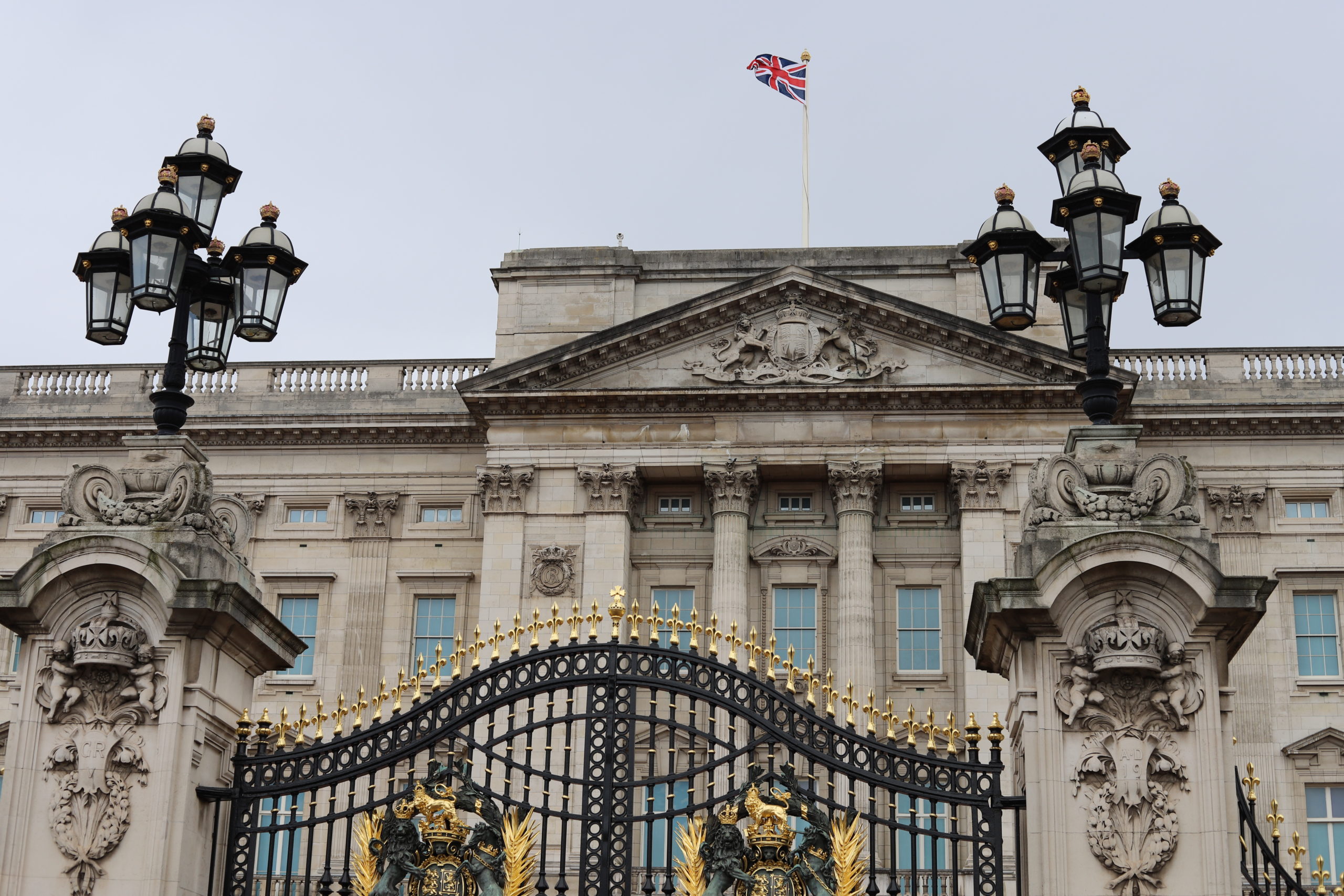 You are currently viewing Summer in England: Buckingham Palace Guards, Westminster Abbey & Afternoon Tea