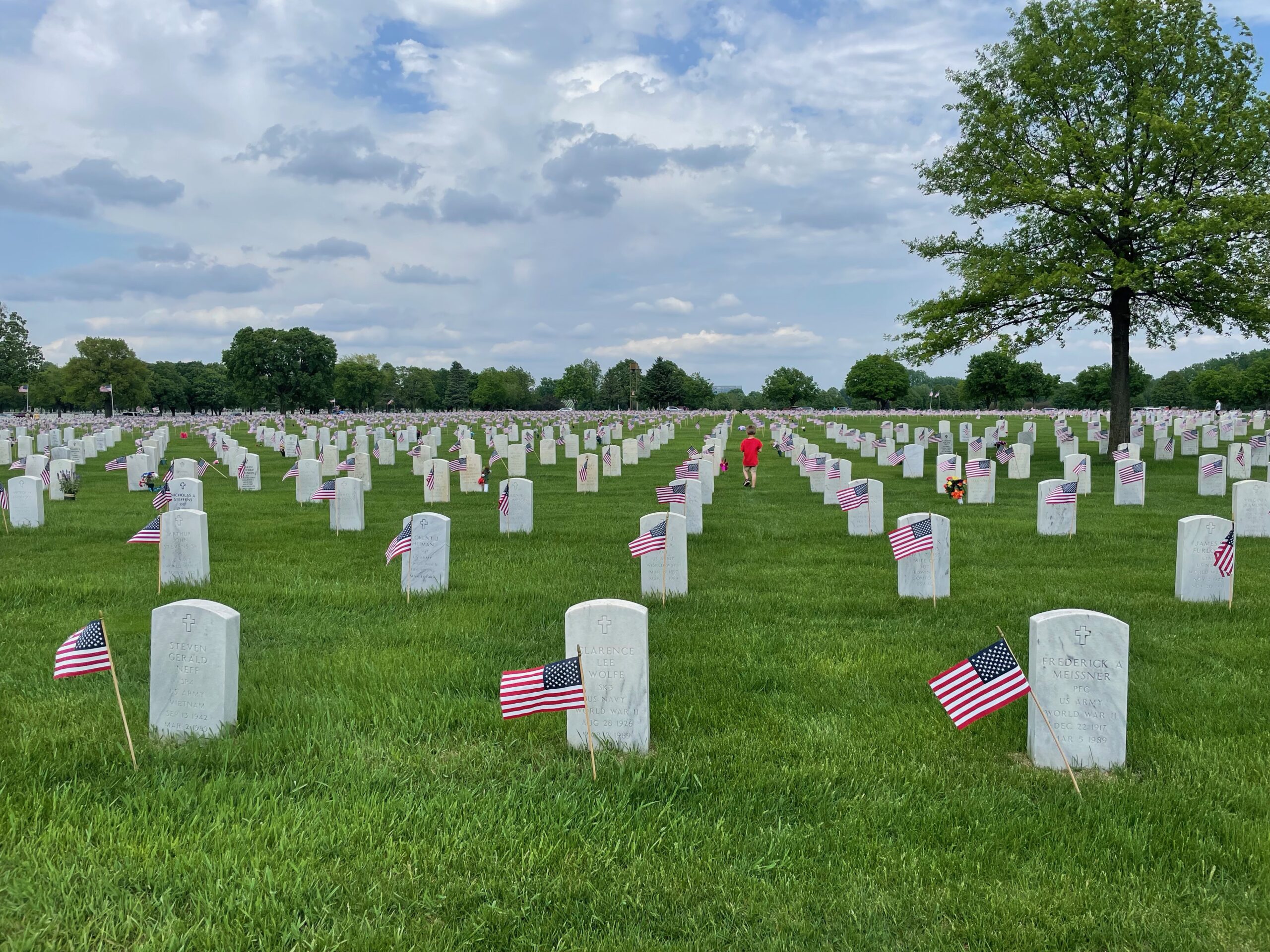 You are currently viewing Fort Snelling National Cemetery on Memorial Day in Minneapolis, Minnesota