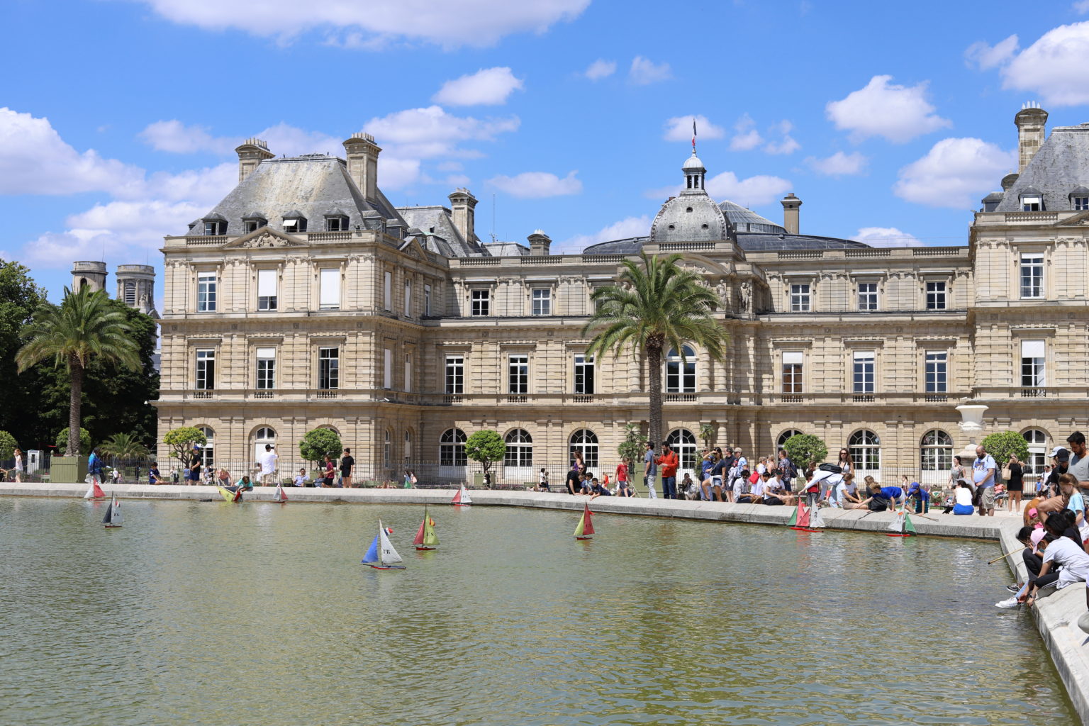 sailboats luxembourg gardens