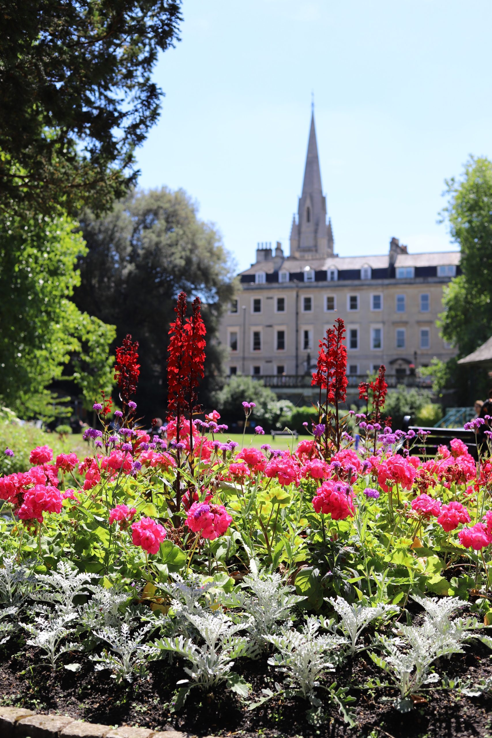 Read more about the article Summer in England: Toot Bus & Parade Gardens in Bath