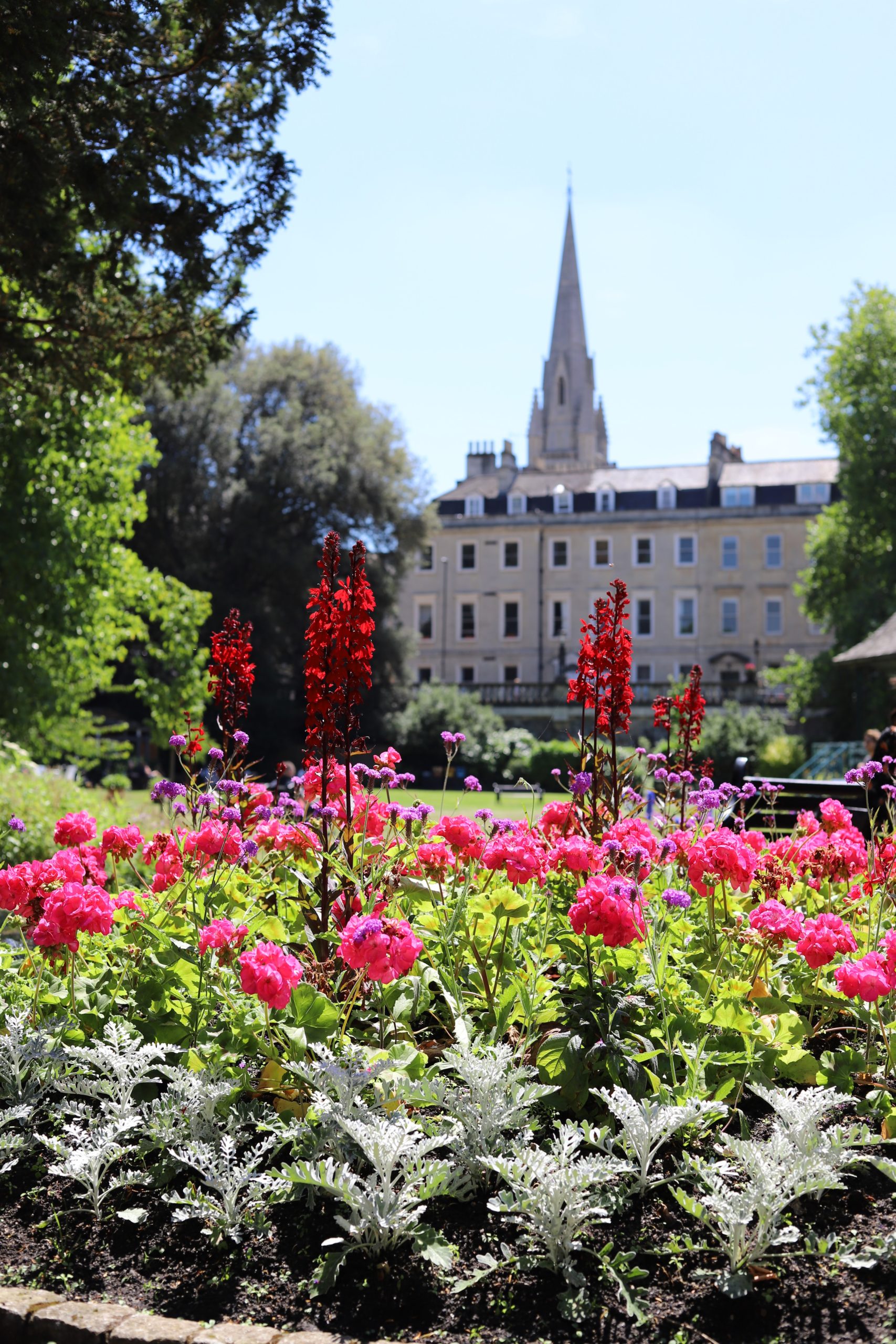 You are currently viewing Summer in England: Toot Bus & Parade Gardens in Bath