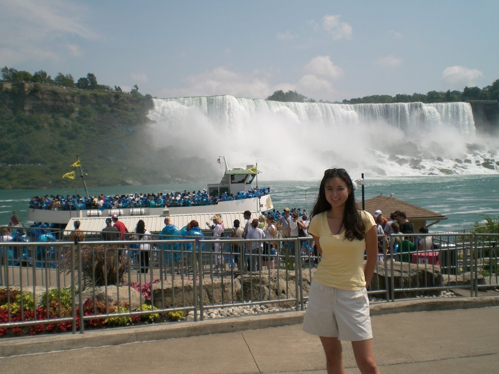 Read more about the article Maid of the Mist at Niagara Falls, Ontario, Canada